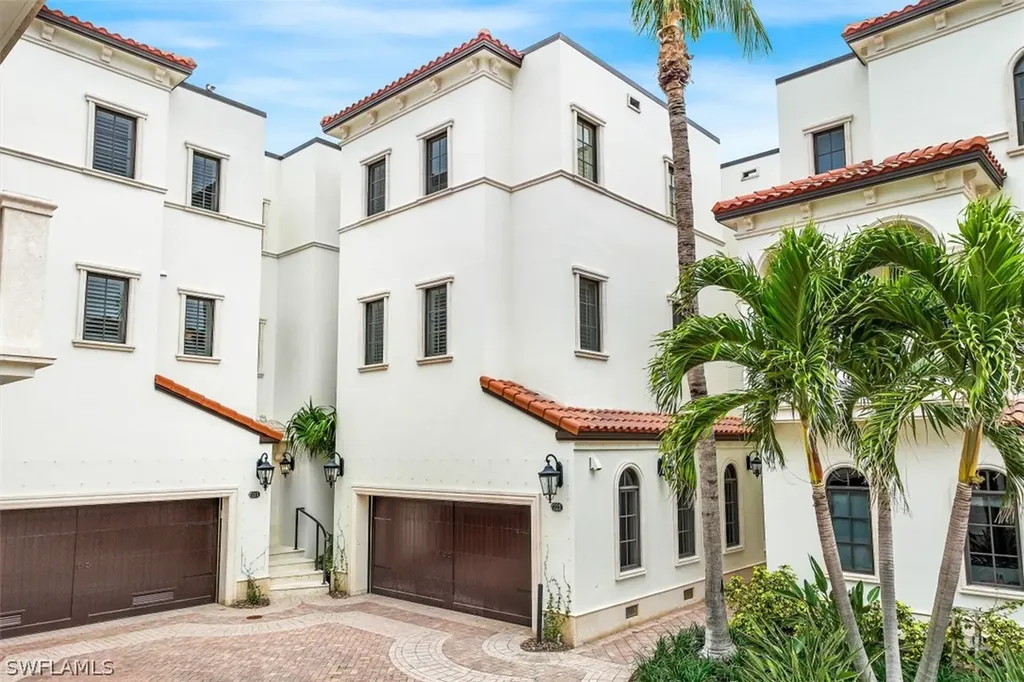 221 Harbour Drive Naples FL 34103