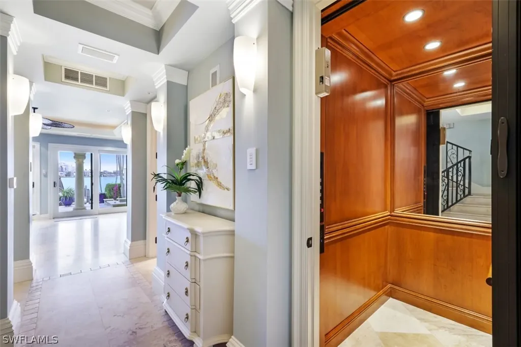221 Harbour Drive Naples FL 34103