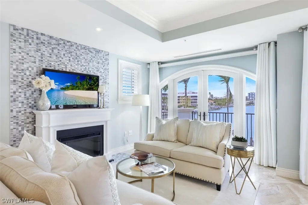 221 Harbour Drive Naples FL 34103