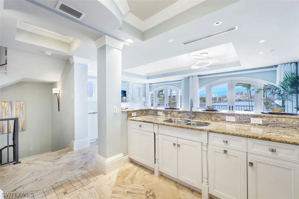 221 Harbour Drive Naples FL 34103