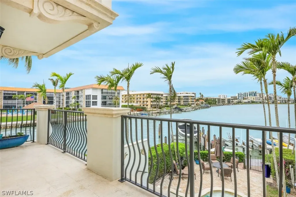 221 Harbour Drive Naples FL 34103