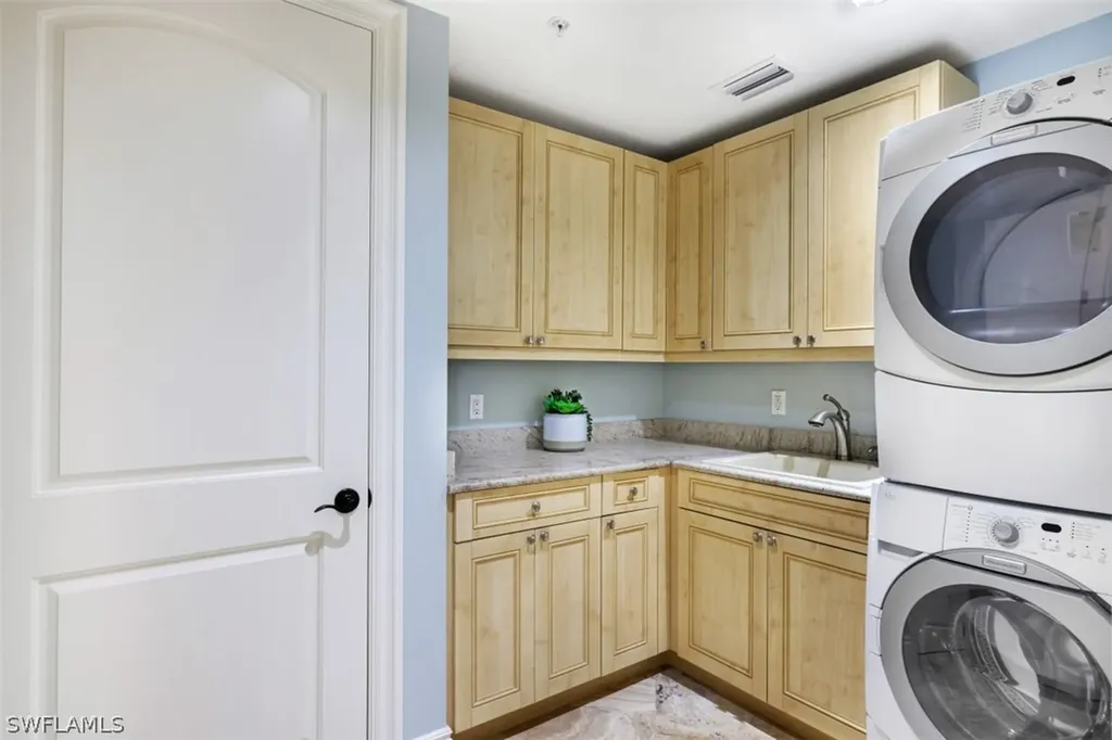 221 Harbour Drive Naples FL 34103