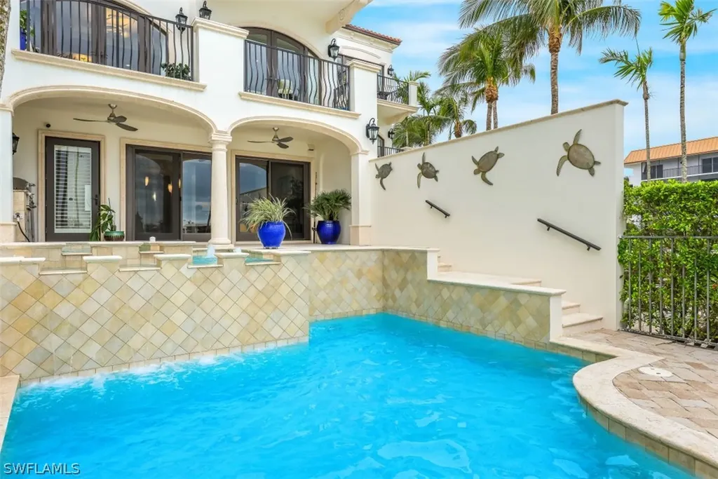 221 Harbour Drive Naples FL 34103