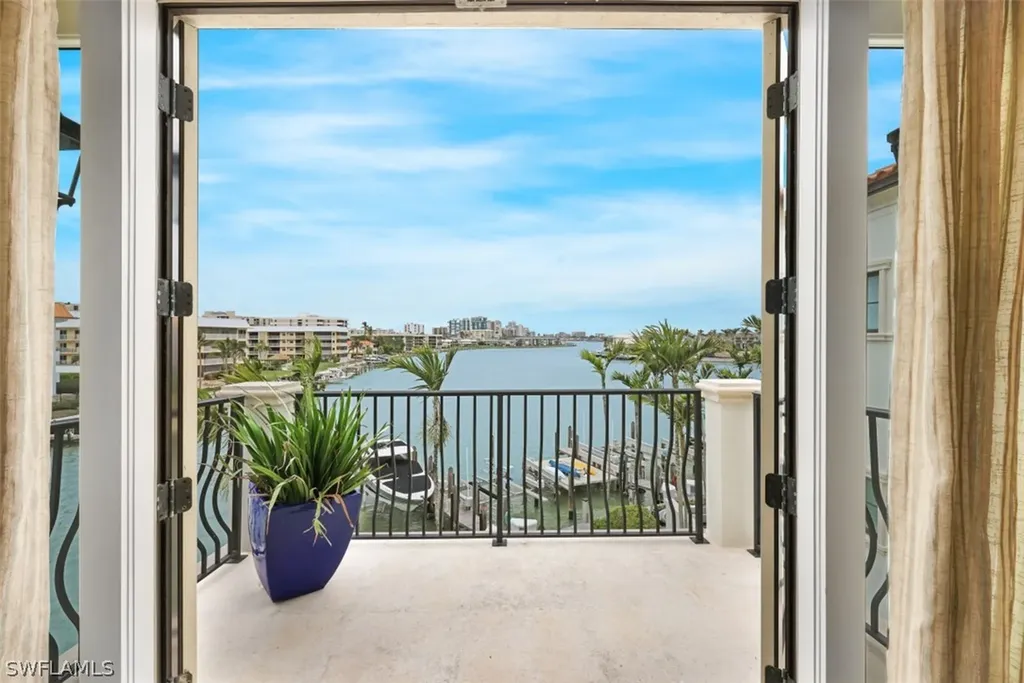221 Harbour Drive Naples FL 34103