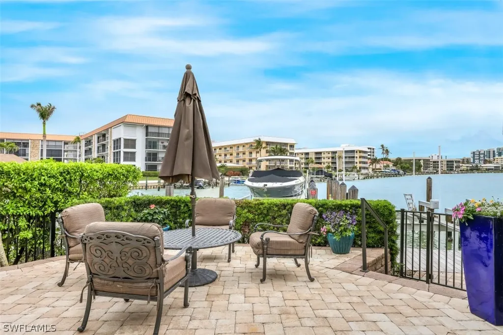 221 Harbour Drive Naples FL 34103
