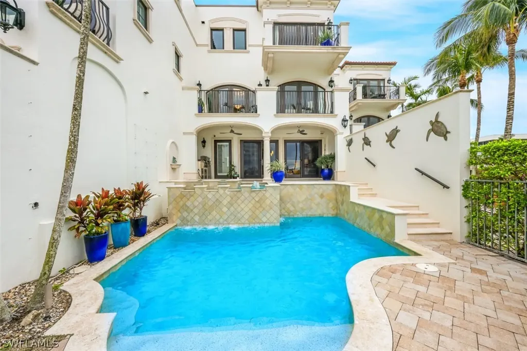 221 Harbour Drive Naples FL 34103