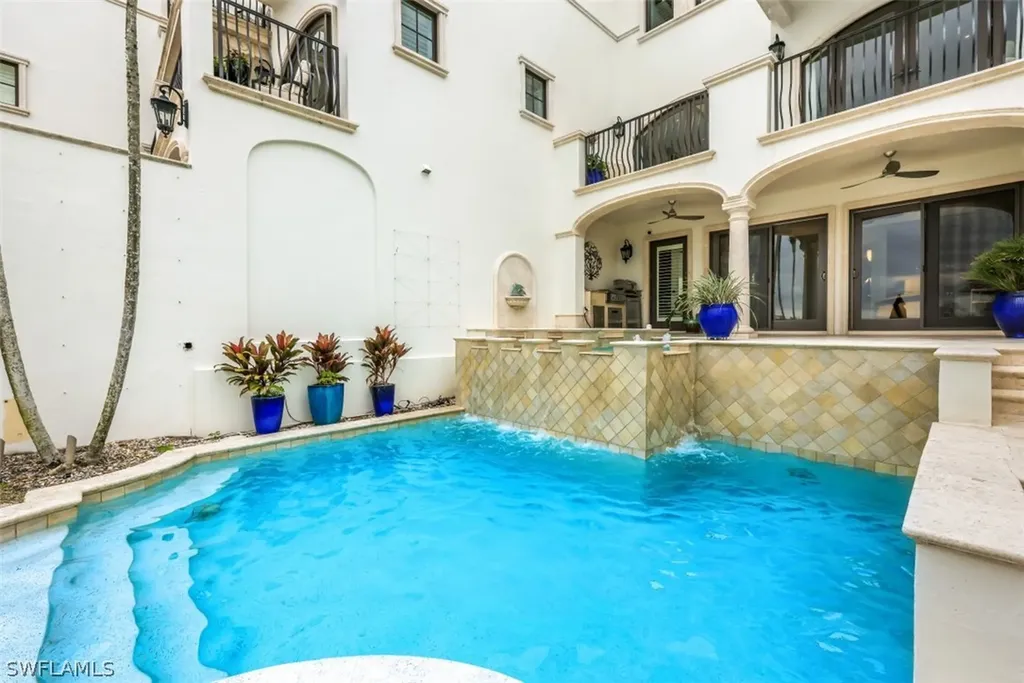 221 Harbour Drive Naples FL 34103
