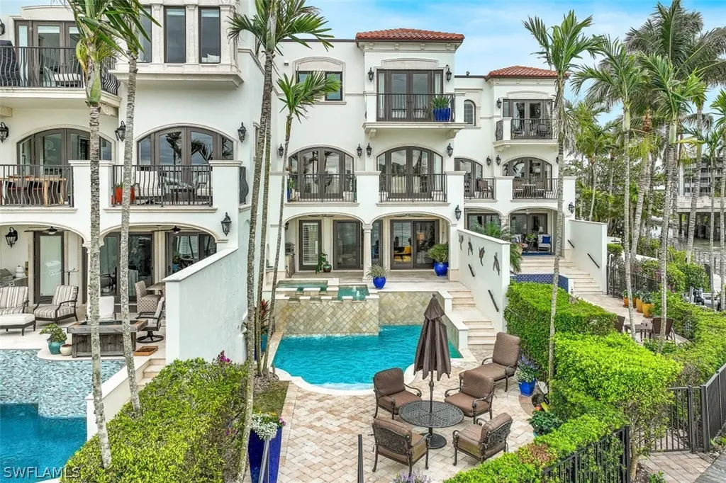 221 Harbour Drive Naples FL 34103