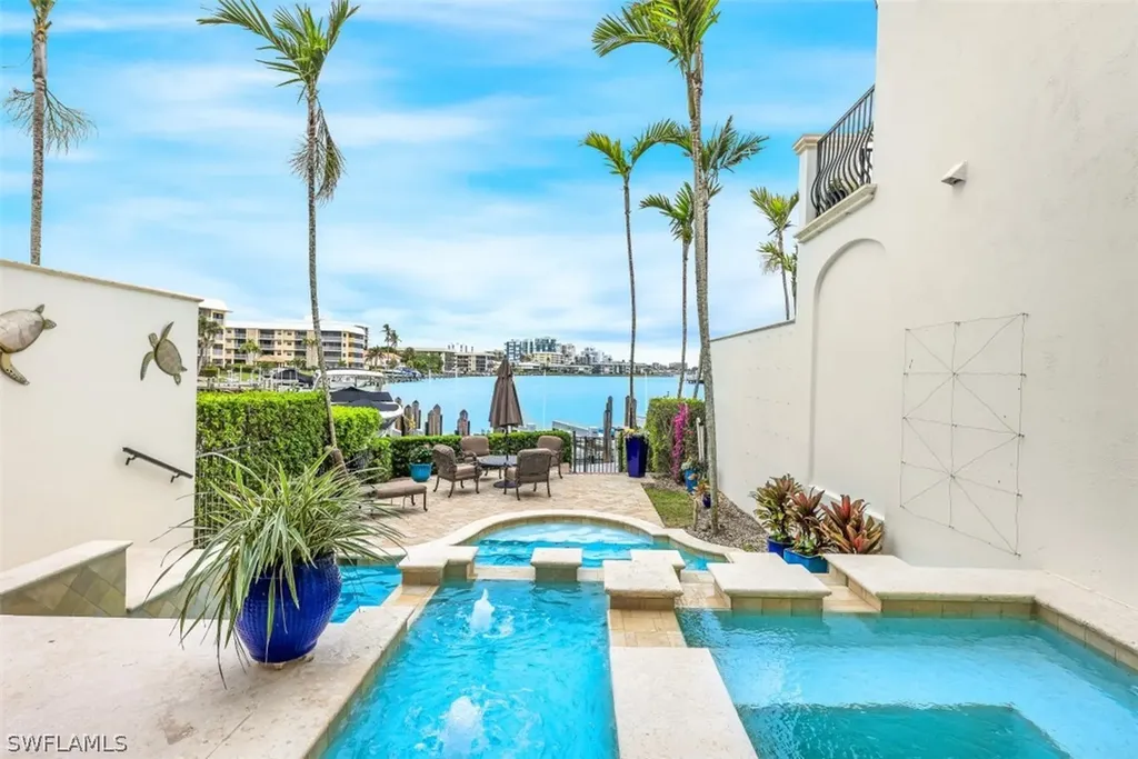 221 Harbour Drive Naples FL 34103