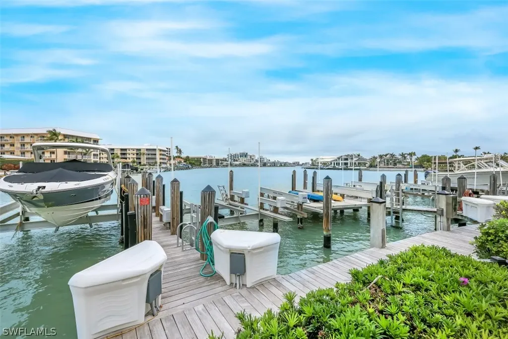 221 Harbour Drive Naples FL 34103