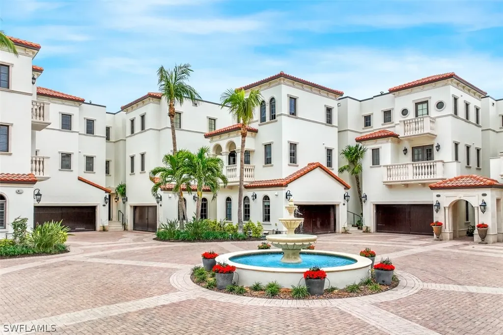 221 Harbour Drive Naples FL 34103