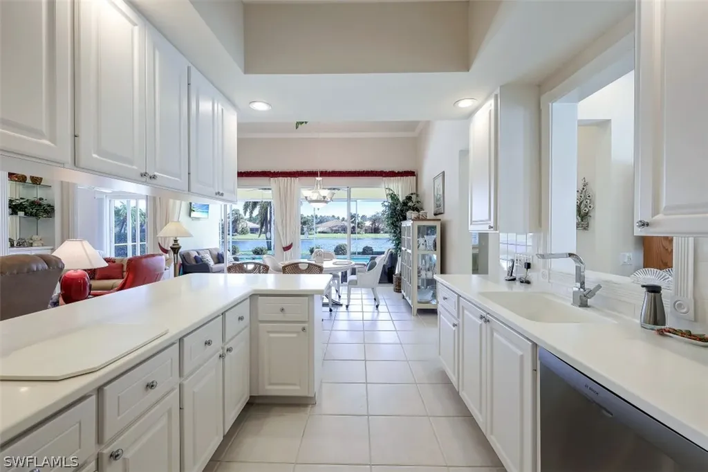 4334 Queen Elizabeth Way Naples FL 34119