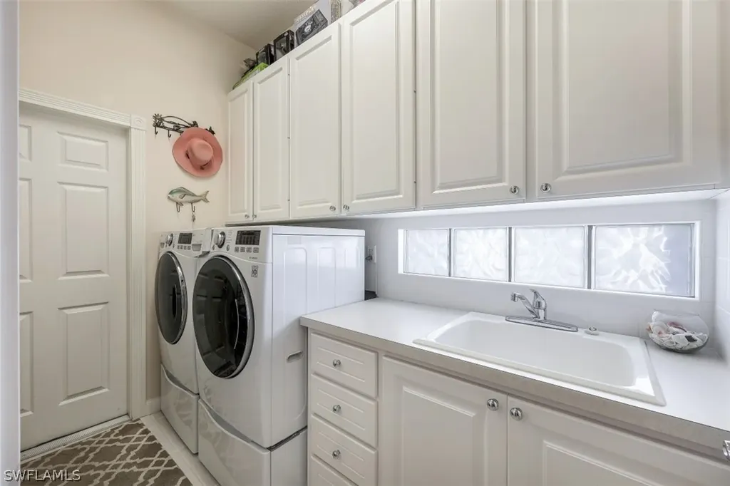 4334 Queen Elizabeth Way Naples FL 34119