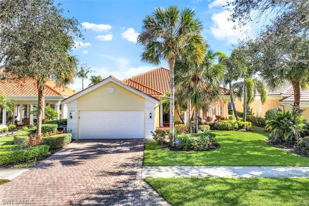 4334 Queen Elizabeth Way Naples FL 34119