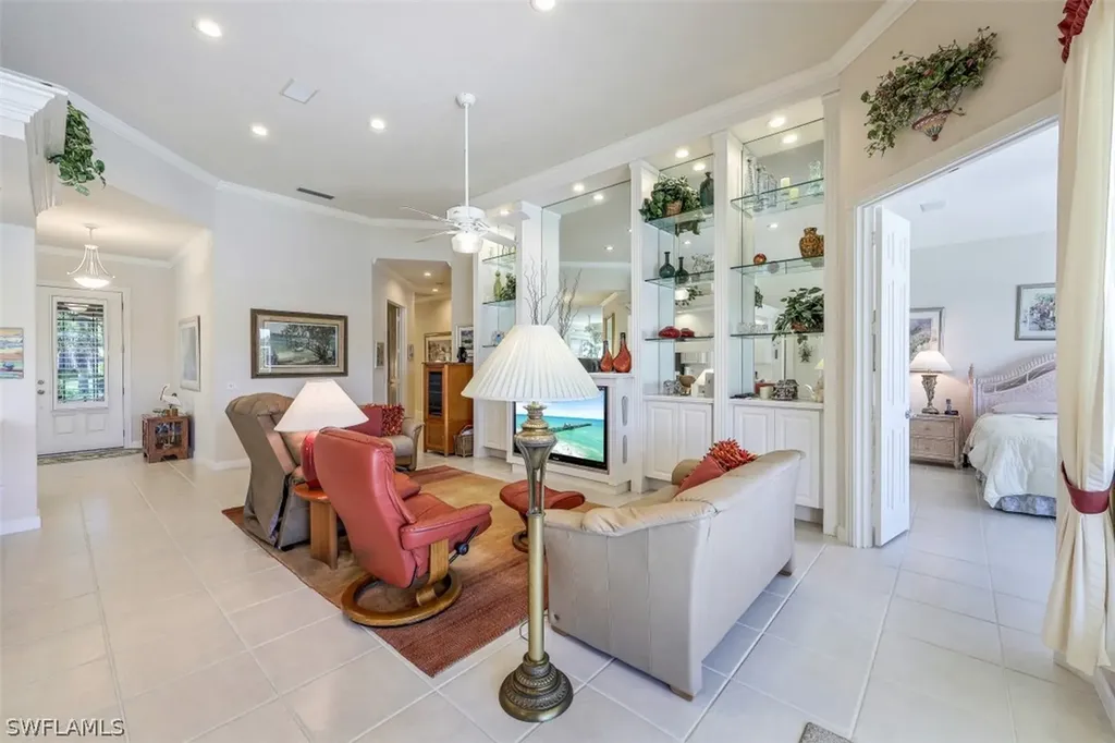 4334 Queen Elizabeth Way Naples FL 34119
