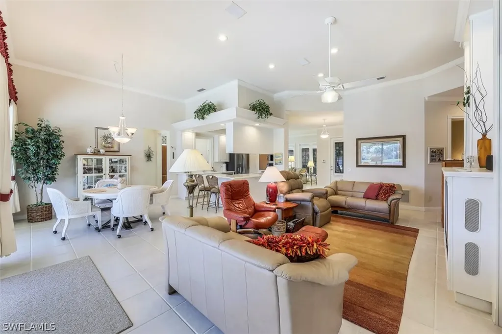 4334 Queen Elizabeth Way Naples FL 34119