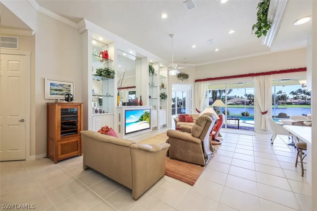 4334 Queen Elizabeth Way Naples FL 34119