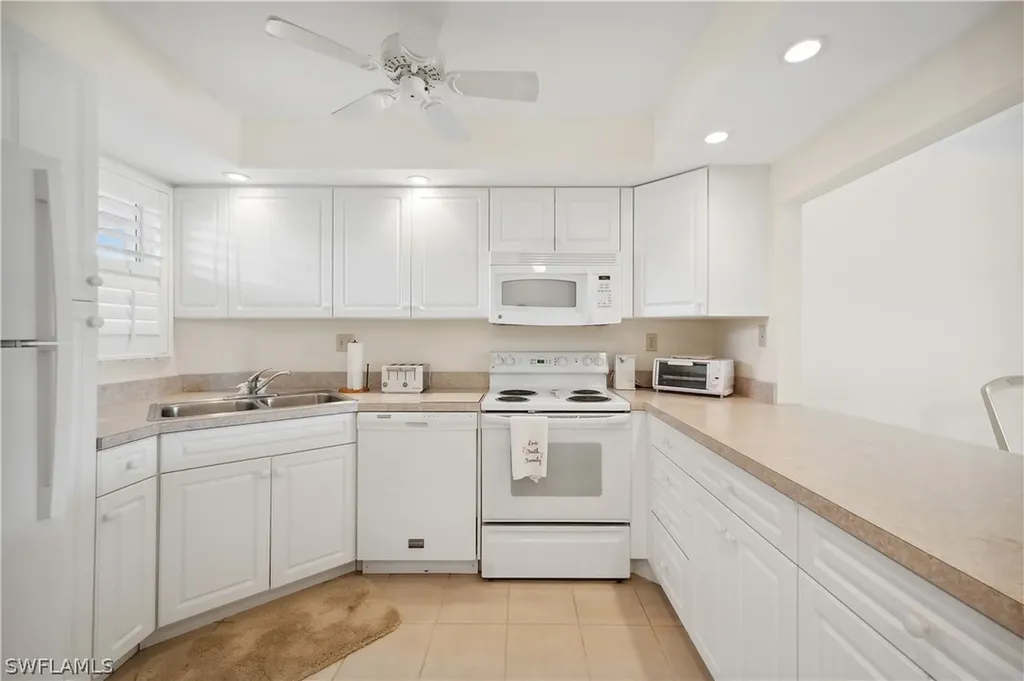 21 High Point Circle E Naples FL 34103