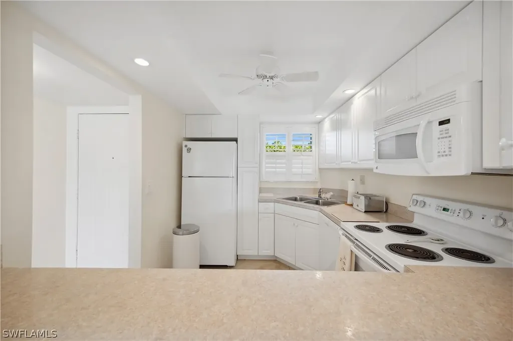21 High Point Circle E Naples FL 34103