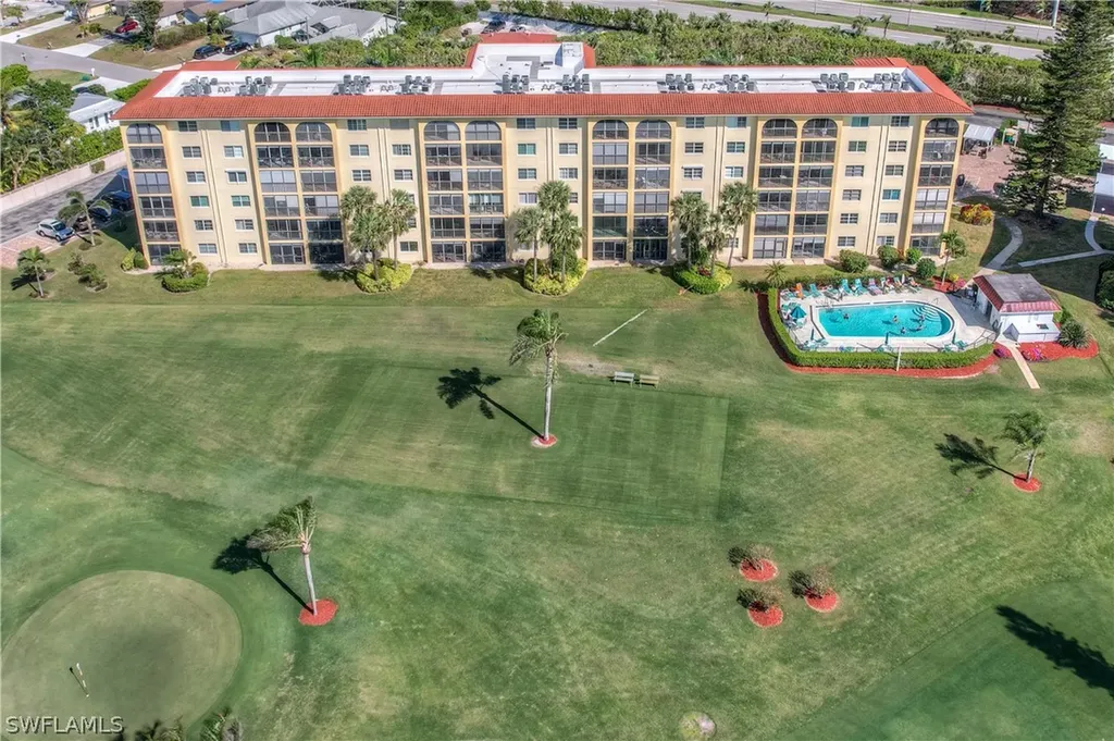 21 High Point Circle E Naples FL 34103