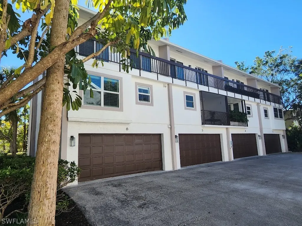 995 9th Avenue S Naples FL 34102