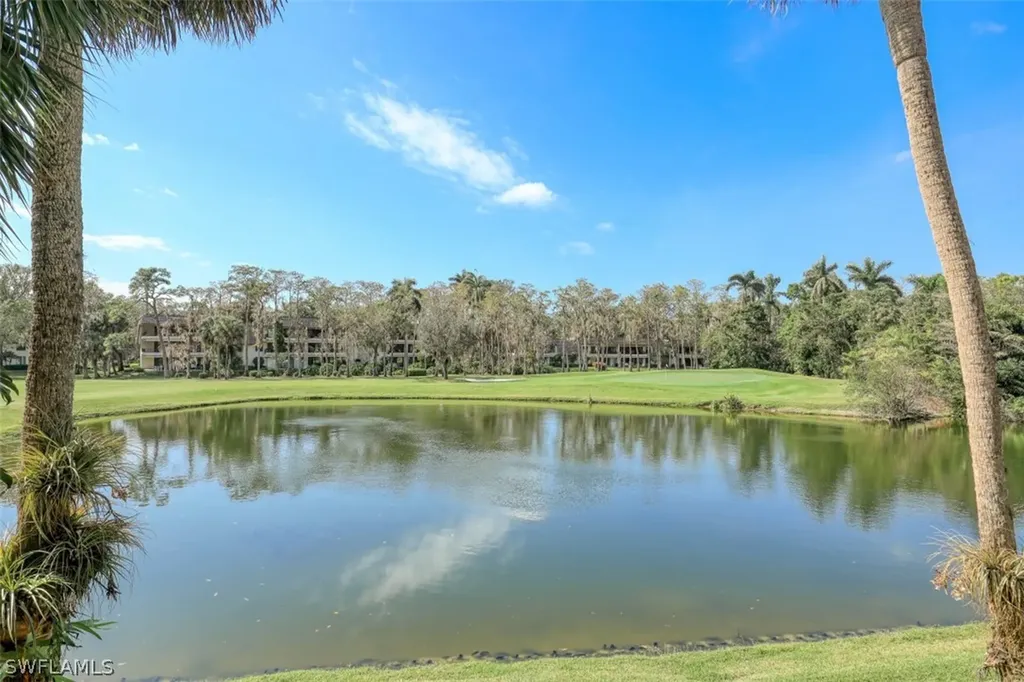 Naples FL, 102 Clubhouse Drive, Unit I-275