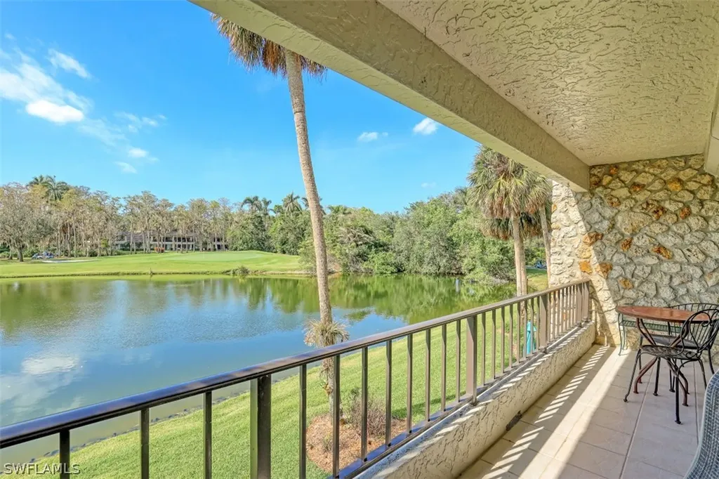 102 Clubhouse Drive Naples FL 34105
