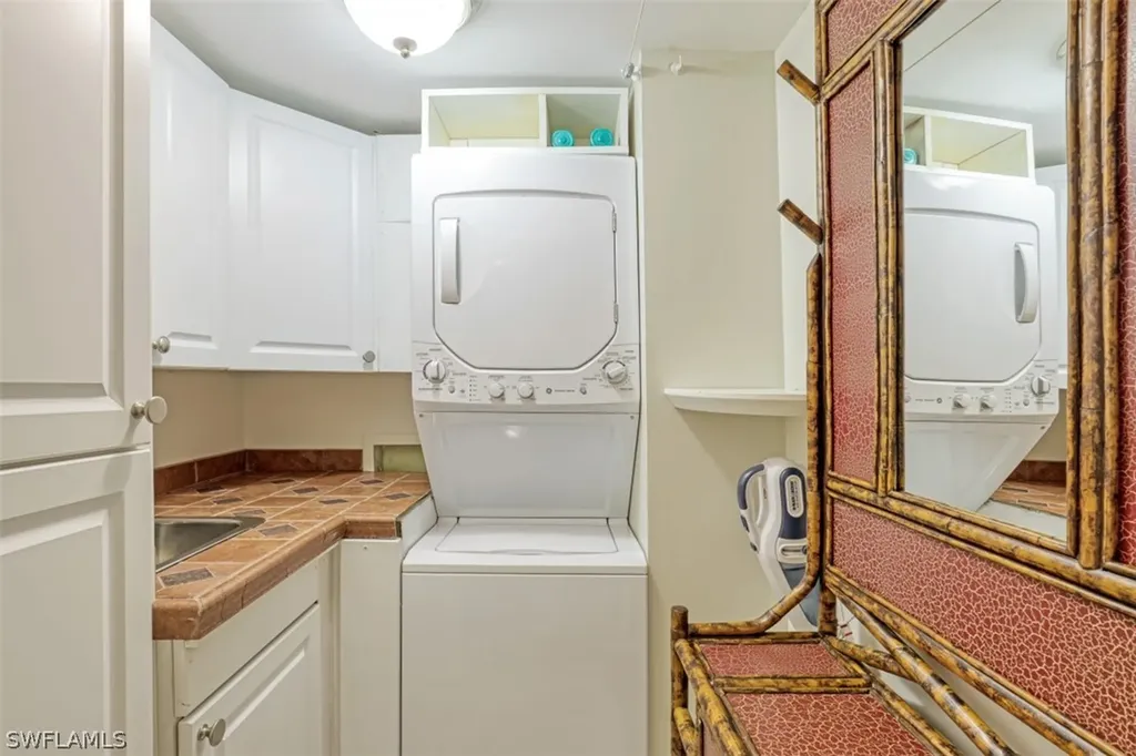 102 Clubhouse Drive Naples FL 34105