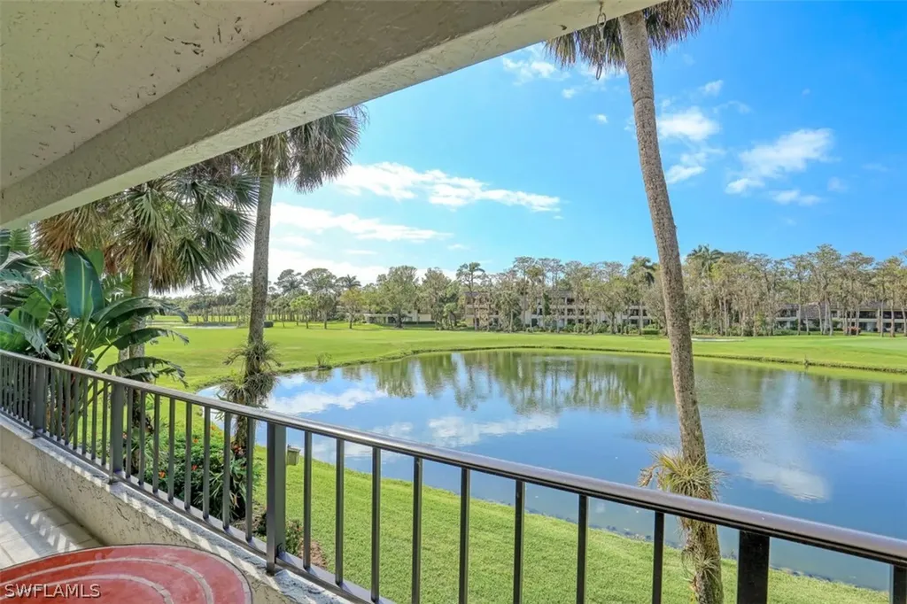 102 Clubhouse Drive Naples FL 34105
