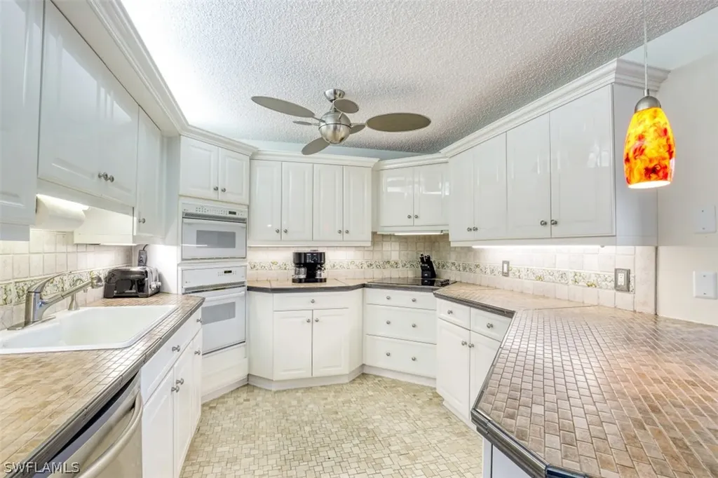 102 Clubhouse Drive Naples FL 34105