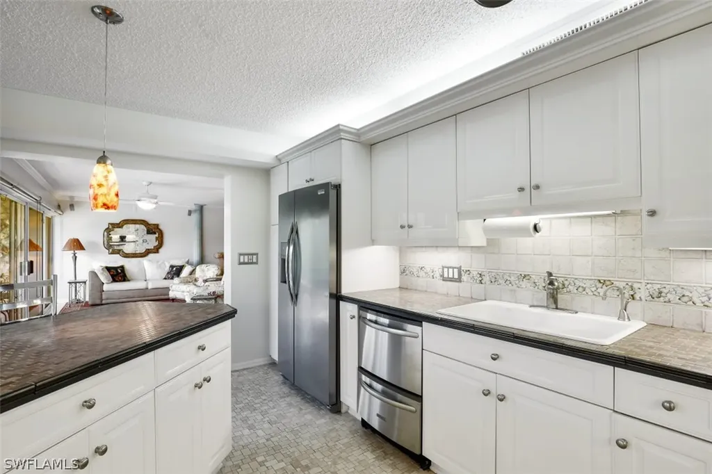102 Clubhouse Drive Naples FL 34105