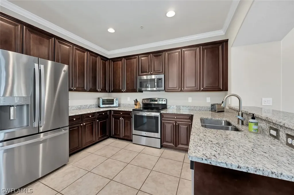 9066 Albion Lane N Naples FL 34113