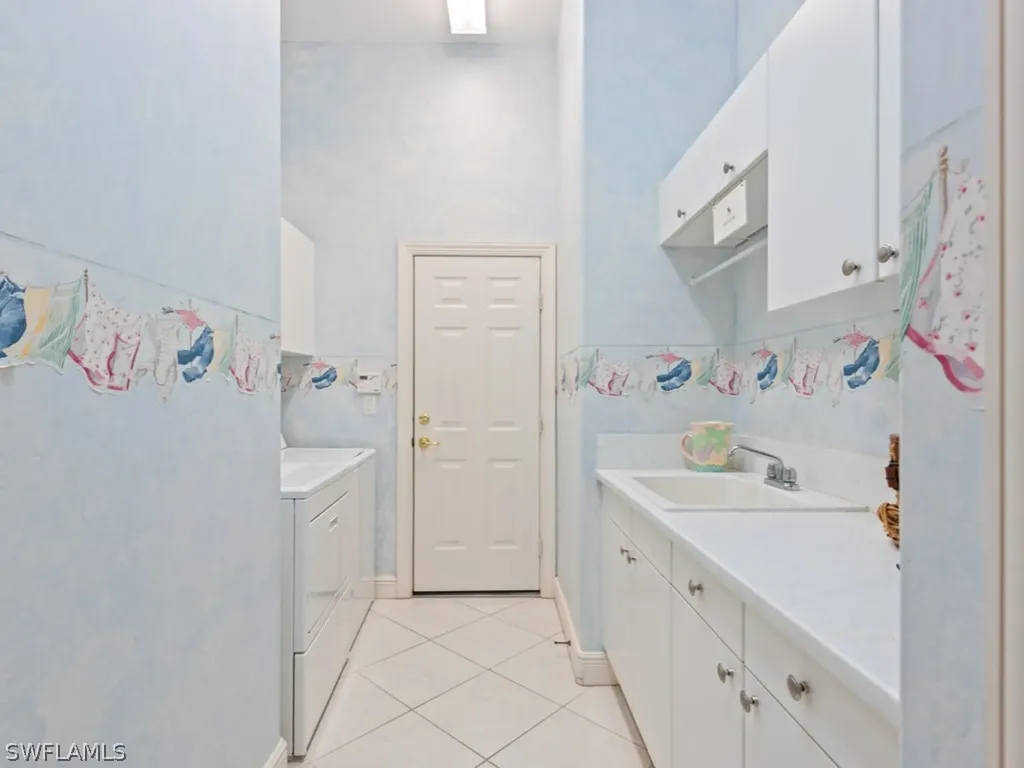 948 Glen Lake Circle Naples FL 34119