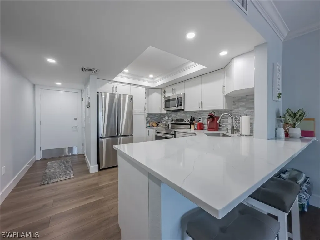 Naples FL, 53 High Point Circle W, Unit 208