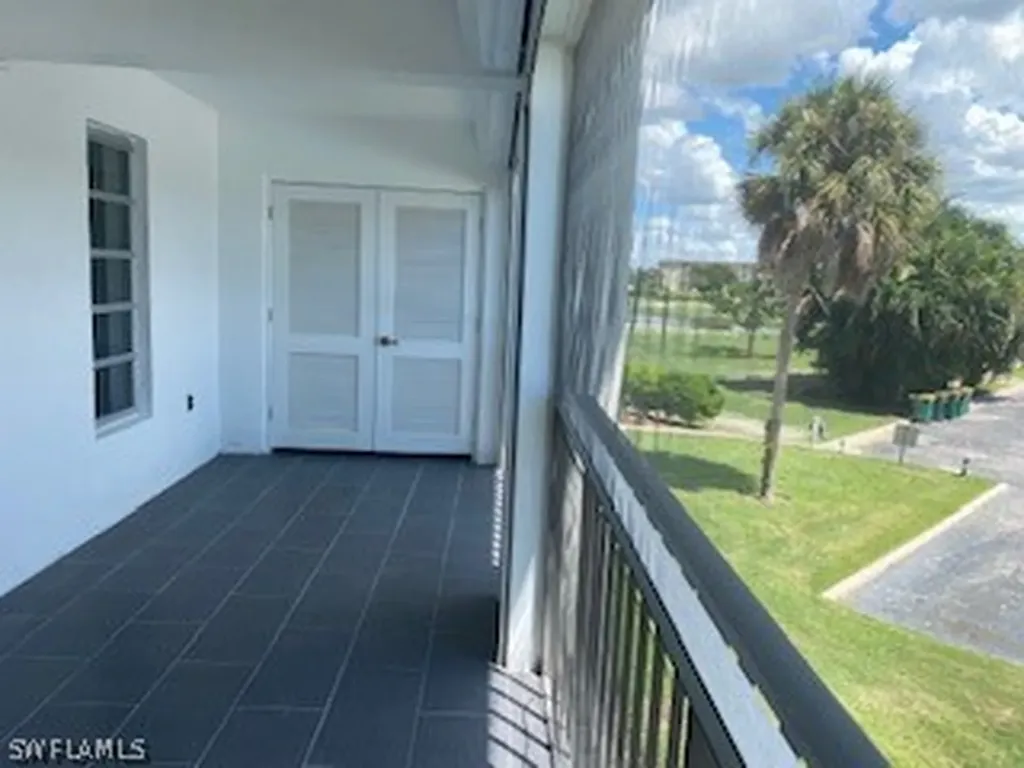 53 High Point Circle W Naples FL 34103