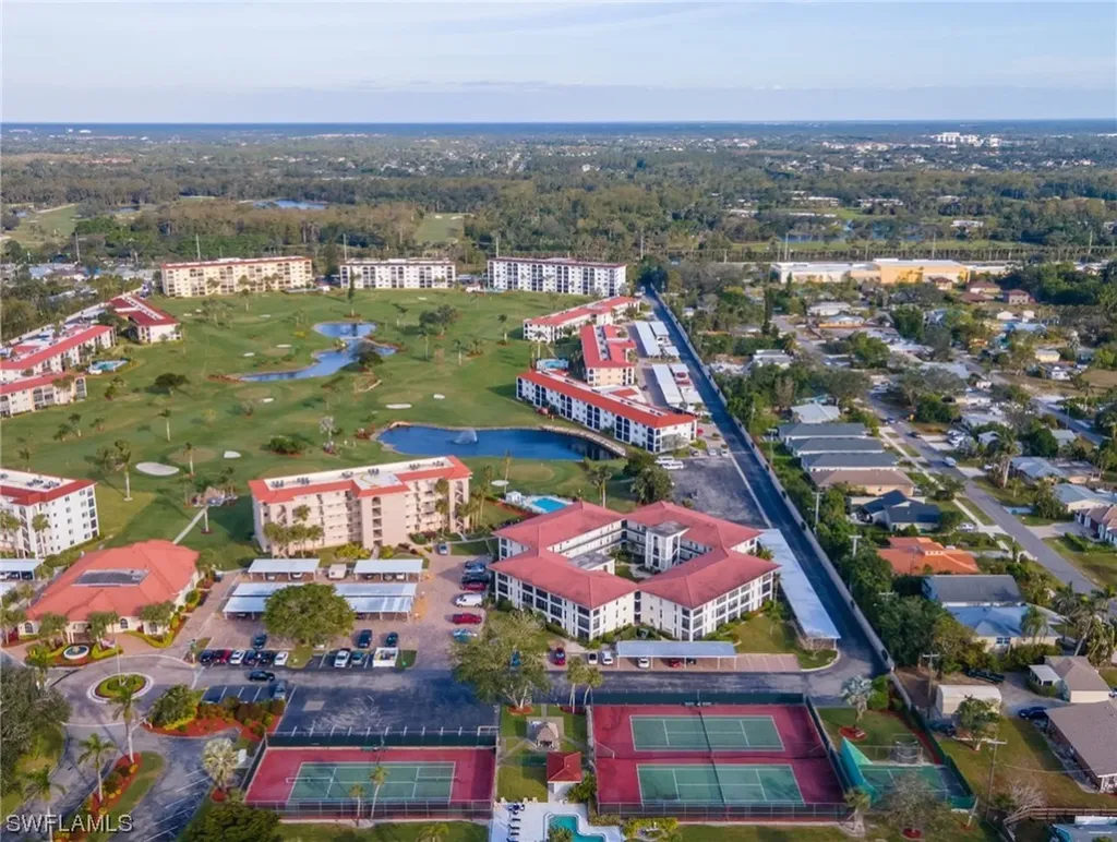 53 High Point Circle W Naples FL 34103