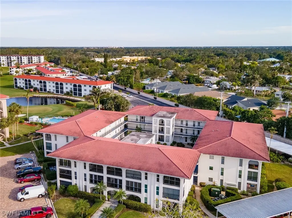 53 High Point Circle W Naples FL 34103