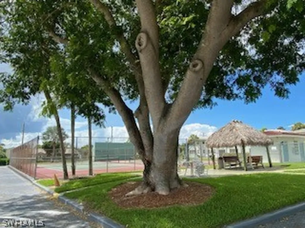 53 High Point Circle W Naples FL 34103
