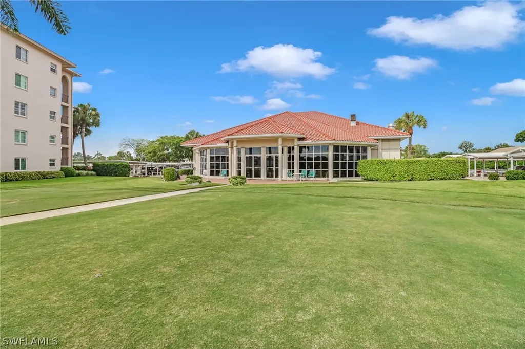 53 High Point Circle W Naples FL 34103