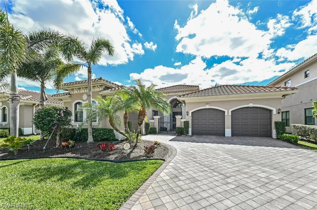 2907 Cinnamon Bay Circle Naples FL 34119
