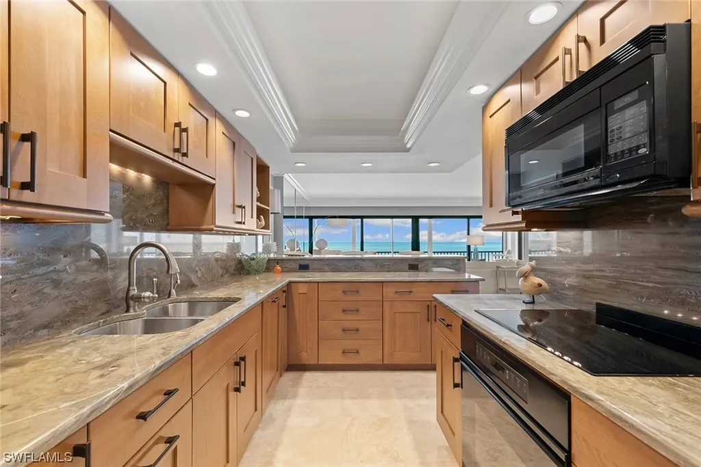 2171 Gulf Shore Boulevard N Naples FL 34102