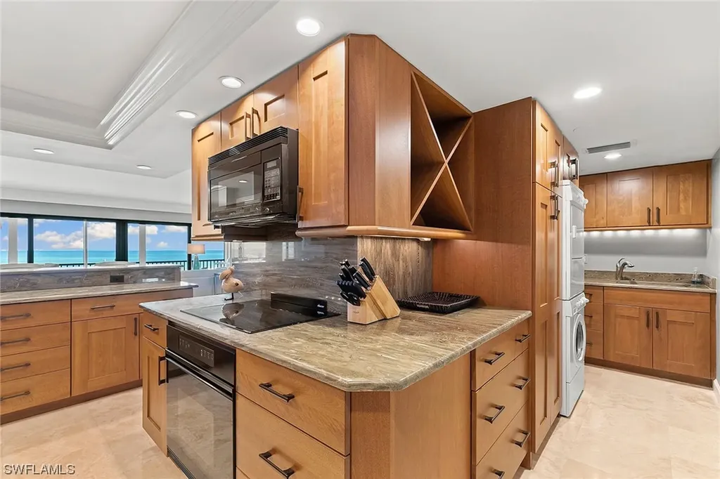 2171 Gulf Shore Boulevard N Naples FL 34102