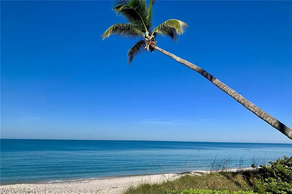 2171 Gulf Shore Boulevard N Naples FL 34102