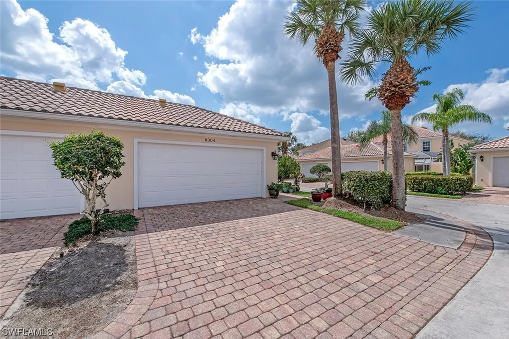 6304 Towncenter Circle Naples FL 34119
