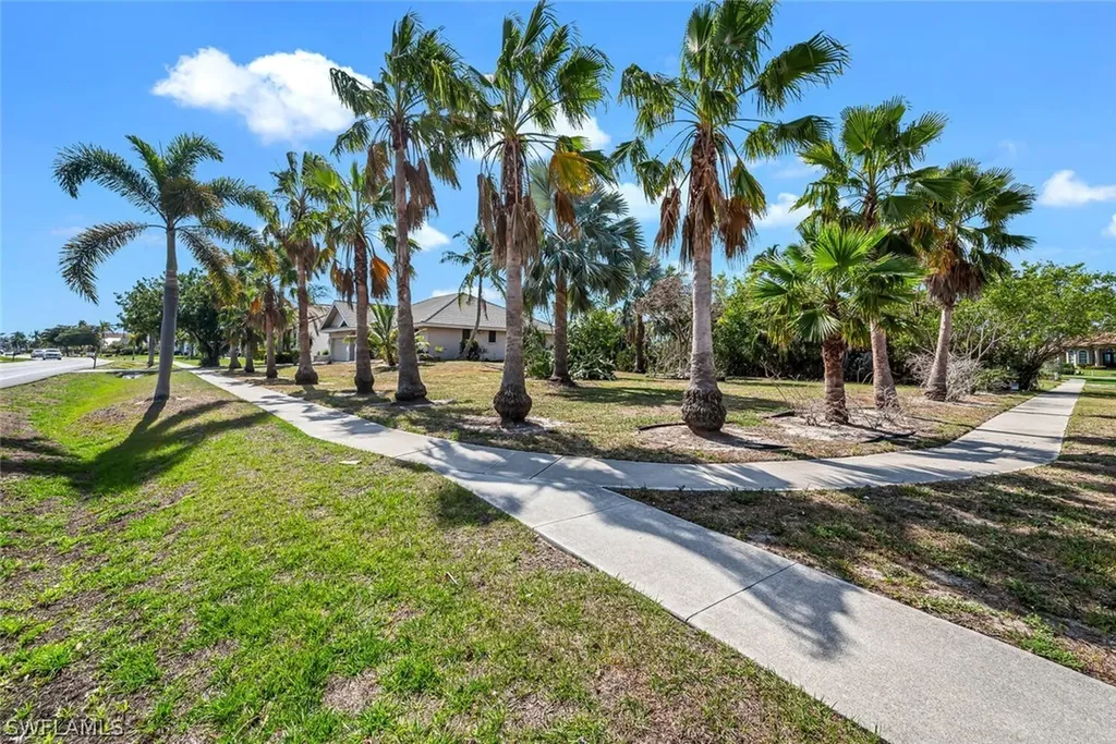 72 N Barfield Drive Marco Island FL 34145