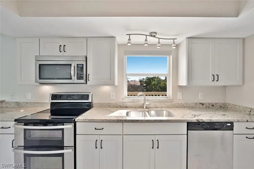 617 E Rocks Drive Sanibel FL 33957