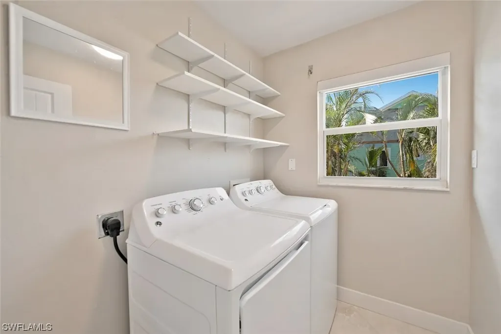 617 E Rocks Drive Sanibel FL 33957