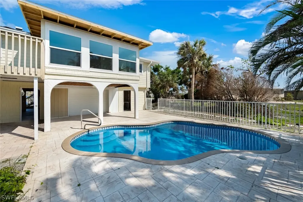 617 E Rocks Drive Sanibel FL 33957
