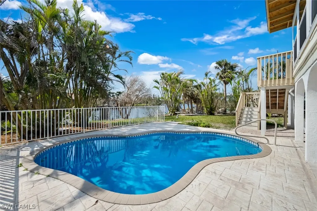 617 E Rocks Drive Sanibel FL 33957
