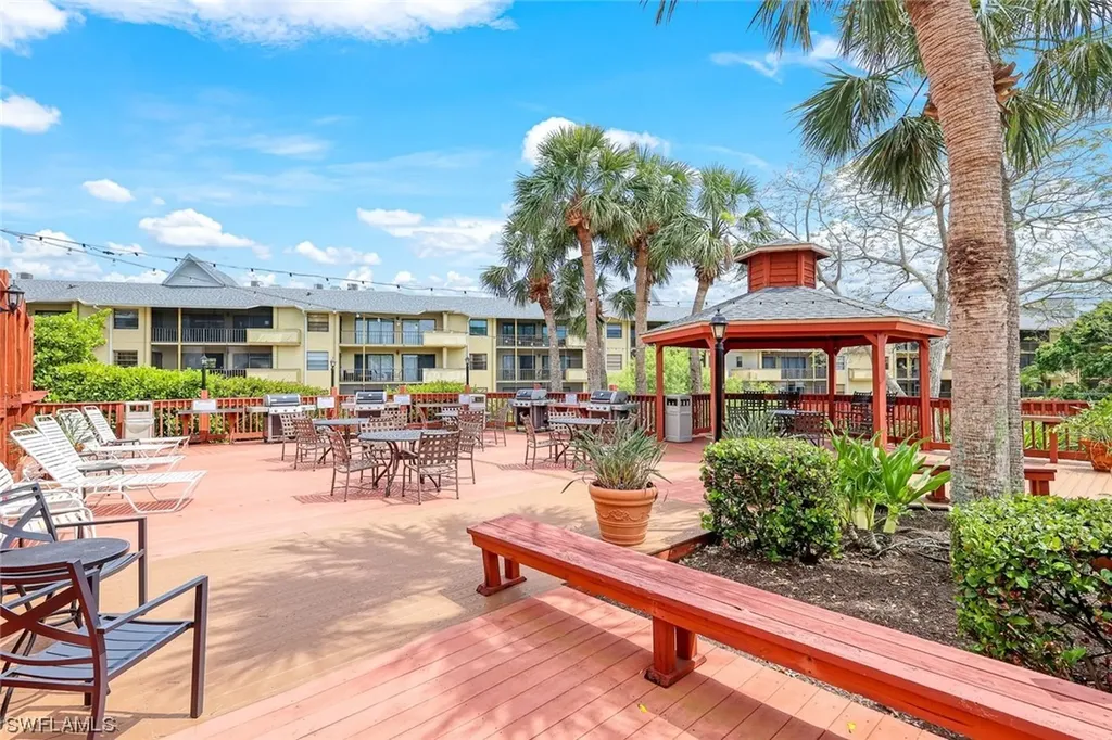 600 Neapolitan Way Naples FL 34103